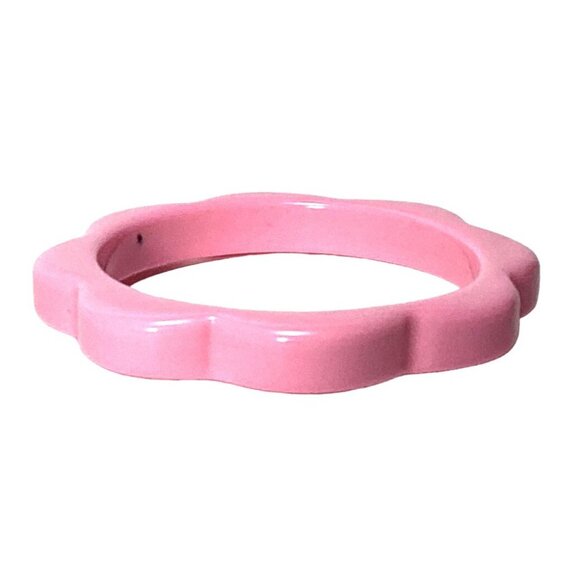 Vintage 1980s Pastel Pink Lucite Bangle Bracelet Scalloped Flower Profile - Picture 3 of 6